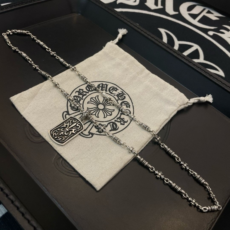 Ch*0me He**ts necklaces